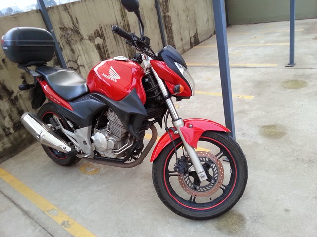 Honda CB300R Vermelha - 2011 Impecável